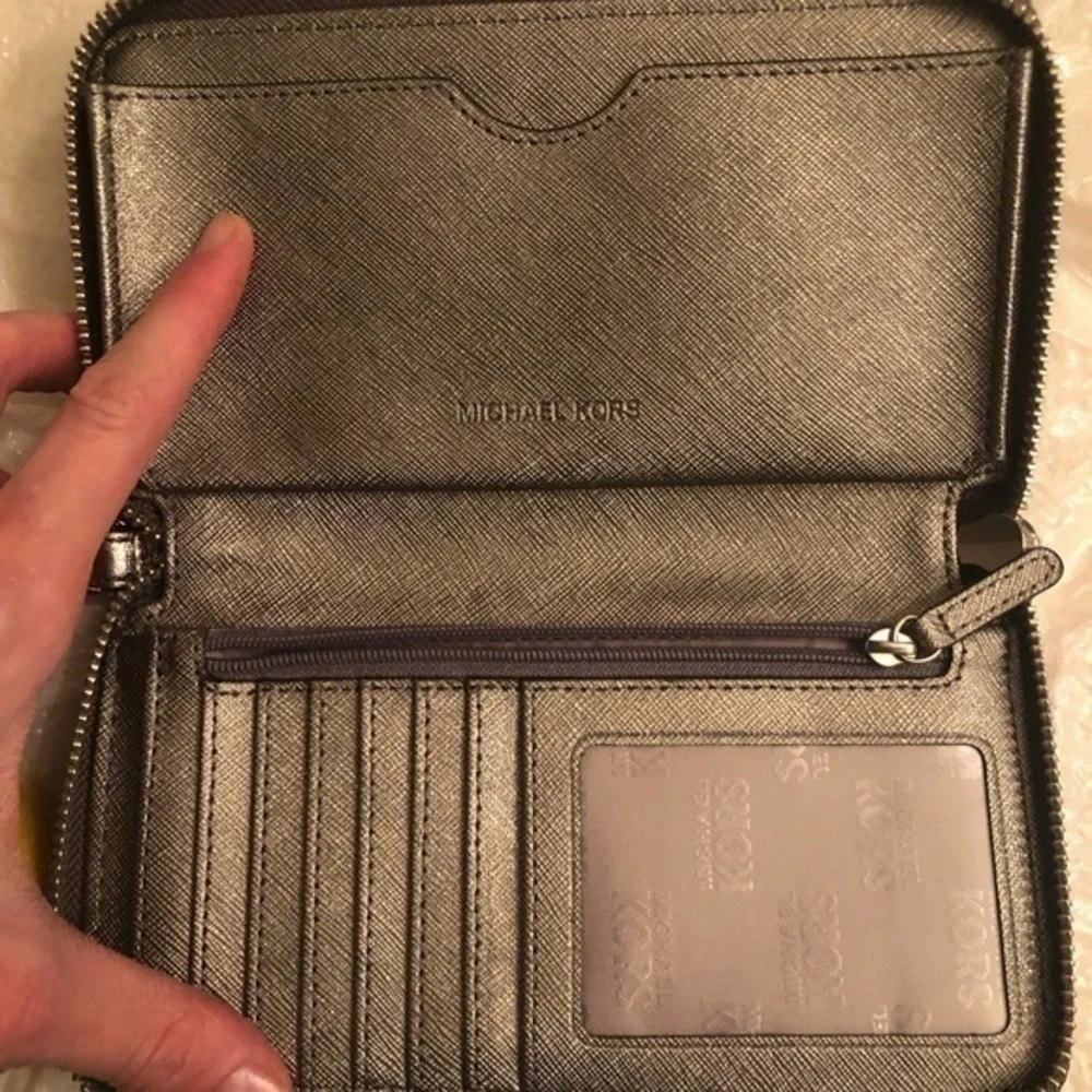 Michael kors silver metallic clutch zipper wall wristlet